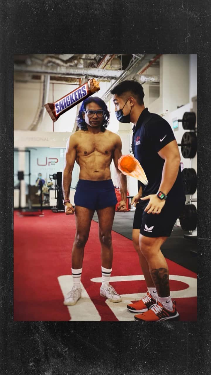 鄭碧瑩のインスタグラム：「@kvijaynathan finally ended his cutting phase over the weekend with a photoshoot at @ultimateperformancesg   So proud to have nudged him in this direction and got rid of what he thought was meant to stay - the Indian belly.   The next strength phase will be just as tough, are you ready @kvijaynathan ? 😏  💪🏻: @kjeldarthur  📸: @tonijames_pt  💇🏾‍♂️: @hairbyyvonnelee」