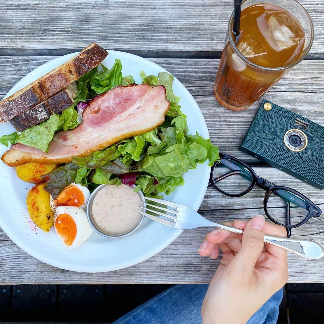 宮原華音さんのインスタグラム写真 - (宮原華音Instagram)「🥗🥗🥗  幼なじみと誕生日lunch🥗🤍 おしゃれな幼なじみに 連れてってもらってテラス席も 気持ち良すぎた🫠  #lunch #代官山カフェ #代官山ランチ #ランチ #幼なじみ #papershootcamera」4月11日 13時29分 - miyahara_kanon