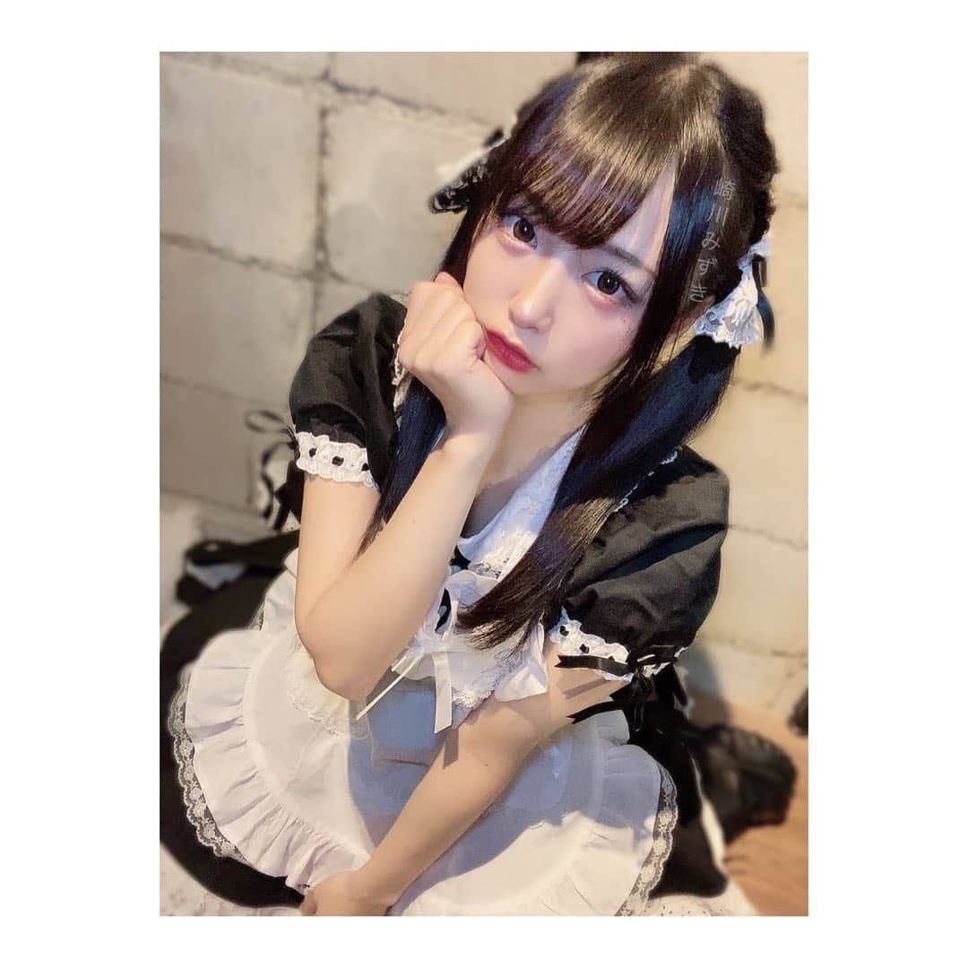 崎川みずきのインスタグラム：「🦊  きみのメイドさんになりたいっ  #コンカフェ #コンカフェ嬢 #地下アイドル #ニーハイ #アイドルヘア #ツインテール #黒髪ツインテール #ヘアリボン #ハンドメイドアクセサリー #ハンドメイドアクセ #ヘアアレンジ #ツインテールアレンジ #黒髪 #メイド服 #メイドカフェ #メイド喫茶 #maidcafe #アイドル衣装 #jk #jk服 #japanesegirl #japanese #nippon #lovers_nippon #日系 #selfie #selflove #雰囲気好きな人いいね #雰囲気女子 #フィルター越しの私の世界」