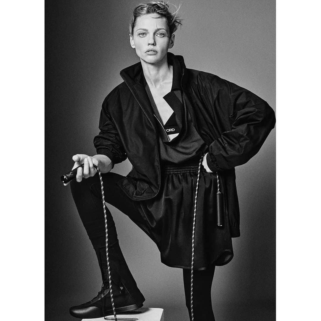サーシャ・ピヴォヴァロヴァのインスタグラム：「New cover story for  @theststyle photography by @giampaolosgura styling @verityparker makeup @fulviafarolfi hair @sandor.earth」