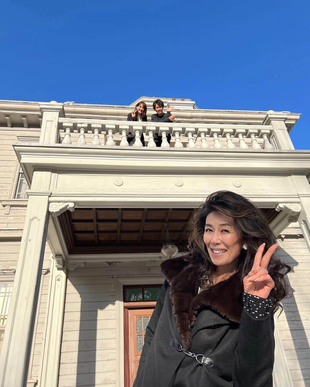 のインスタグラム：「フジテレビ『元彼の遺言状』 本日21時〜放送(初回30分拡大) ⁡ 空は青く澄み渡り〜🎵ゲツクノハジマリ🎊  https://www.fujitv.co.jp/motokare/  ⁡ #フジテレビ #元彼の遺言状 #月曜21時 #月9 #綾瀬はるかさん #大泉洋さん #萬田久子」