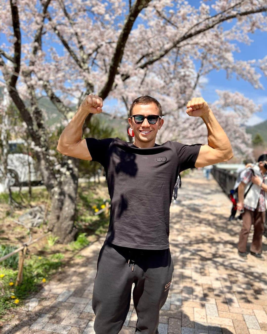 ゲンナジー・ゴロフキンさんのインスタグラム写真 - (ゲンナジー・ゴロフキンInstagram)「Little adventure to Mount Fuji before going back home 💪🏻 #Japan   Сапардағы қарбаласта Фуджи тауын көру бақыты бұйырды.   Увидели Фуджи до отъезда домой 🌋」4月11日 17時28分 - gggboxing