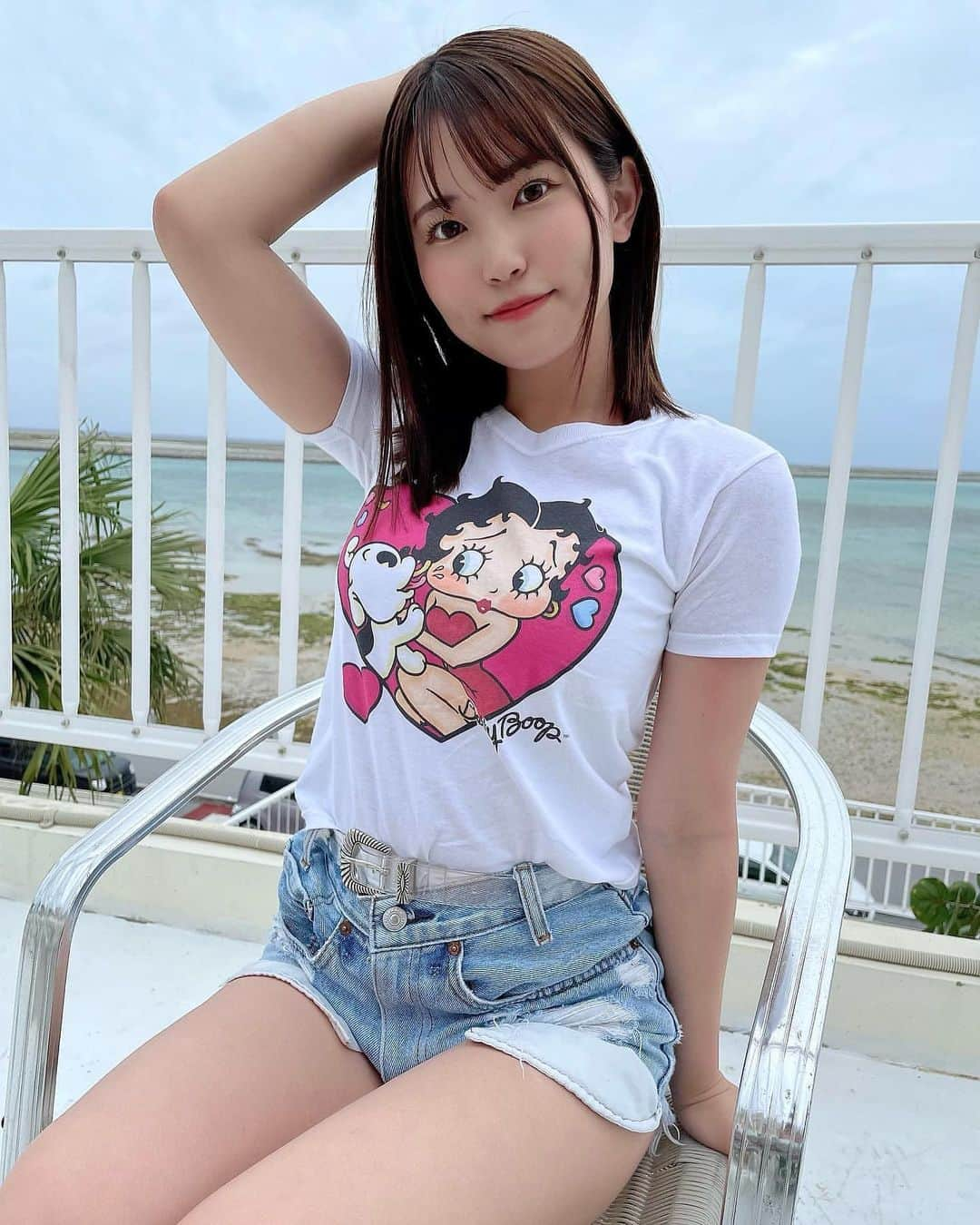 美女美容事情さんのインスタグラム写真 - (美女美容事情Instagram)「《ベティちゃんコーデ❤💄⛱》 *⁠ 今回ご紹介させて頂きますのは!!👀❤︎⁠⠀ 坂東遥さん< @b.haruka1103 >の素敵なお写真📸⁠⠀⁠⠀⁠⠀⁠ *⁠⠀⁠⠀⁠⠀⁠⠀ めちゃかわ美女💖✨ 夏を先取りしたベティちゃんのＴシャツコーデがお洒落で可愛さUPですね☀️👚👖 *⠀⁠⠀⁠⠀⁠⠀⁠⠀ 坂東遥さん< @b.haruka1103 > ⁠⠀⁠⠀⁠⠀⁠⠀ 素敵な投稿ありがとうございました☺️📸✨ *⠀⁠⠀⁠⠀⁠⠀⁠⠀ 坂東遥さんのアカウントには他にも素晴らしい投稿が沢山ありますので是非覗いてみてくださいね💁‍♀️💙⁠⠀⁠⠀⁠⠀⁠⠀ *⠀⁠⠀⁠⠀⁠⠀⁠⠀ △▼△▼△▼△▼△▼△▼△▼△▼△▼ ⁠⠀⁠⠀⁠⠀ ❤🧡💛「美女美容事情」💚💙💜⠀⠀⠀⠀⠀⠀⠀⠀⠀⠀⠀⠀⠀⠀⁠⠀⁠⠀⁠⠀⁠⠀⁠⠀ 👇掲載ご希望の方は👇⠀⠀⠀⠀⠀⠀⠀⠀⠀⠀⠀⠀⠀⠀⠀⁠⠀⁠⠀⁠⠀⁠⠀⁠⠀ @b_b_j.jタグ付けと🖤 #ビジョビ ⁠⠀ 🖤タグ付けお願いします✨⠀⠀⠀⠀⠀⠀⠀⠀⠀⠀⠀⠀⠀⠀⠀⁠⠀⁠⠀⁠⠀⁠⠀⁠⠀ △▼△▼△▼△▼△▼△▼△▼△▼△▼ ⁠⠀⁠ #夏 #沖縄 #夏服 #夏服コーデ #坂東遥 #ベティブープ #ベティちゃん #ベティ」4月11日 17時30分 - b_b_j.j