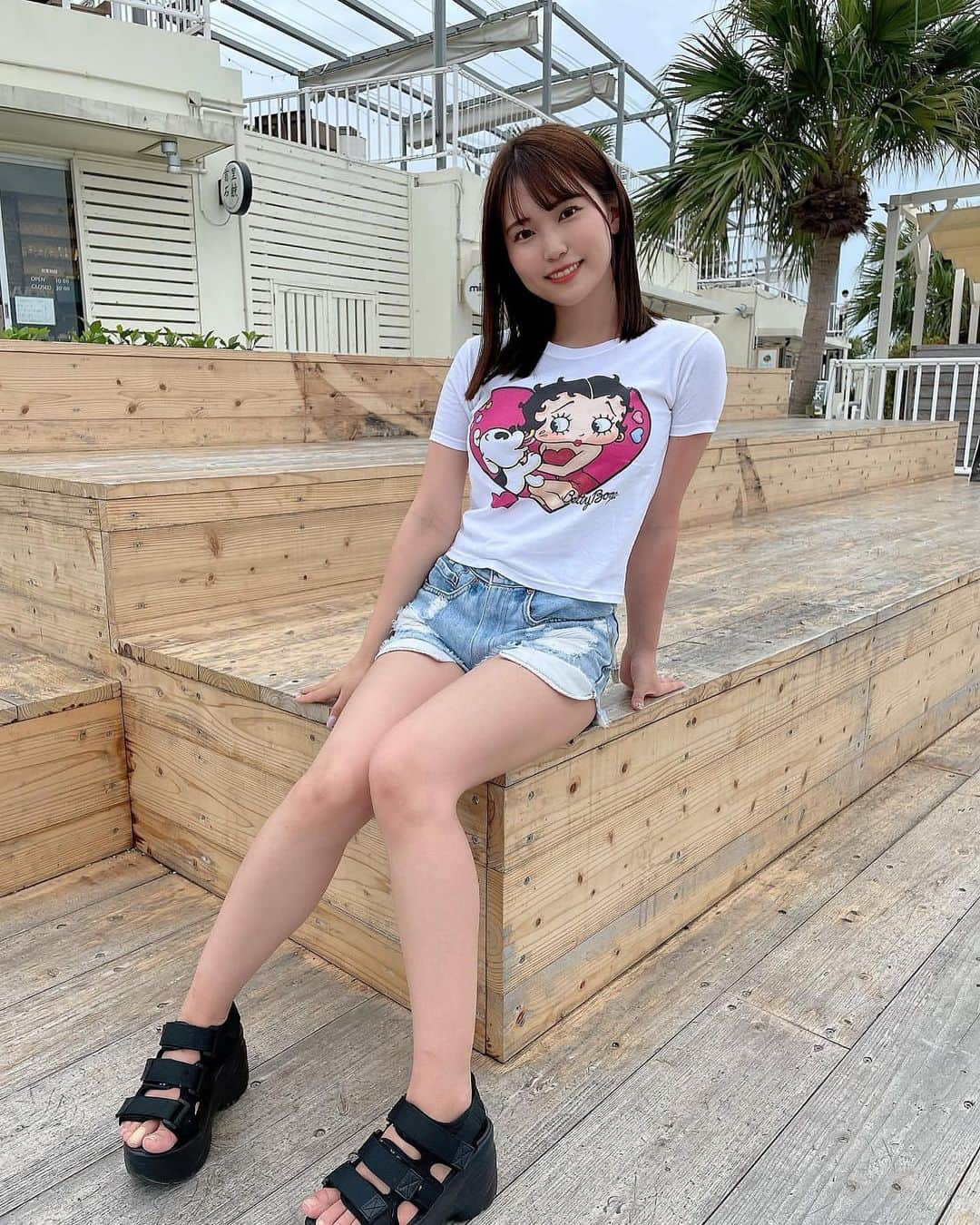 美女美容事情さんのインスタグラム写真 - (美女美容事情Instagram)「《ベティちゃんコーデ❤💄⛱》 *⁠ 今回ご紹介させて頂きますのは!!👀❤︎⁠⠀ 坂東遥さん< @b.haruka1103 >の素敵なお写真📸⁠⠀⁠⠀⁠⠀⁠ *⁠⠀⁠⠀⁠⠀⁠⠀ めちゃかわ美女💖✨ 夏を先取りしたベティちゃんのＴシャツコーデがお洒落で可愛さUPですね☀️👚👖 *⠀⁠⠀⁠⠀⁠⠀⁠⠀ 坂東遥さん< @b.haruka1103 > ⁠⠀⁠⠀⁠⠀⁠⠀ 素敵な投稿ありがとうございました☺️📸✨ *⠀⁠⠀⁠⠀⁠⠀⁠⠀ 坂東遥さんのアカウントには他にも素晴らしい投稿が沢山ありますので是非覗いてみてくださいね💁‍♀️💙⁠⠀⁠⠀⁠⠀⁠⠀ *⠀⁠⠀⁠⠀⁠⠀⁠⠀ △▼△▼△▼△▼△▼△▼△▼△▼△▼ ⁠⠀⁠⠀⁠⠀ ❤🧡💛「美女美容事情」💚💙💜⠀⠀⠀⠀⠀⠀⠀⠀⠀⠀⠀⠀⠀⠀⁠⠀⁠⠀⁠⠀⁠⠀⁠⠀ 👇掲載ご希望の方は👇⠀⠀⠀⠀⠀⠀⠀⠀⠀⠀⠀⠀⠀⠀⠀⁠⠀⁠⠀⁠⠀⁠⠀⁠⠀ @b_b_j.jタグ付けと🖤 #ビジョビ ⁠⠀ 🖤タグ付けお願いします✨⠀⠀⠀⠀⠀⠀⠀⠀⠀⠀⠀⠀⠀⠀⠀⁠⠀⁠⠀⁠⠀⁠⠀⁠⠀ △▼△▼△▼△▼△▼△▼△▼△▼△▼ ⁠⠀⁠ #夏 #沖縄 #夏服 #夏服コーデ #坂東遥 #ベティブープ #ベティちゃん #ベティ」4月11日 17時30分 - b_b_j.j