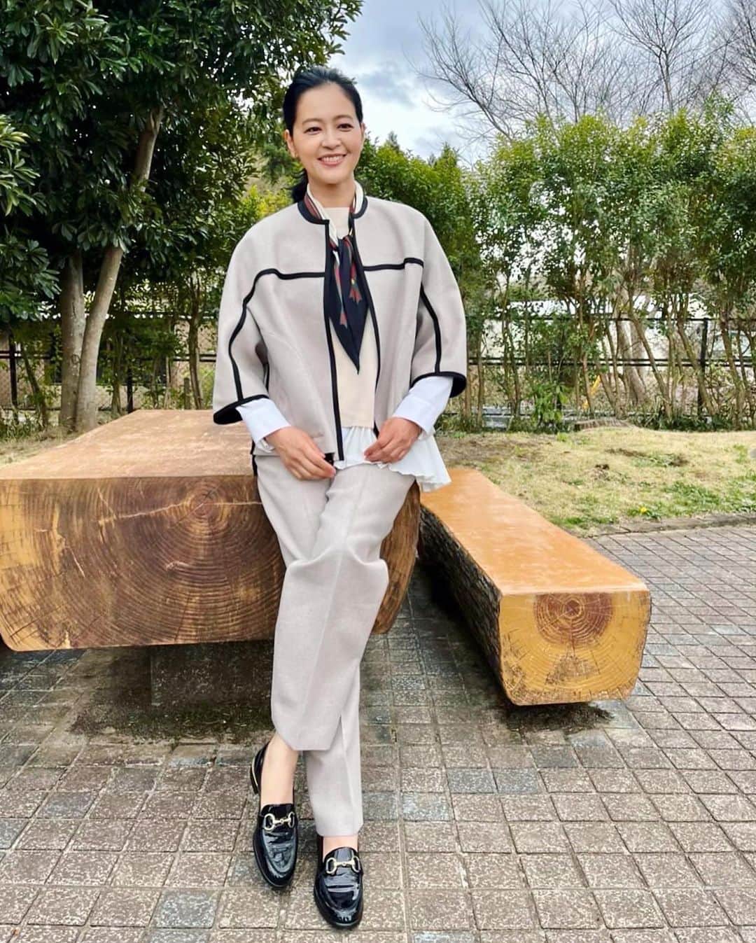 黒谷友香のインスタグラム：「皆さん、こんばんは！ 明日も天気が良さそうだねぇ😊 それだけで嬉しい🤗  @adore_jp @vendomeboutique_official  #ralphlauren#poloralphlauren#乗馬#馬#Coleman#ボタニカルキャンドル#東京#sdgs#アンティーク#ハーブ#ラボット#diy#日本#映画 #祈り#日産 #nissan#日産ariya#ai#大鵬薬品工業#バップフォーレディ#エビス#プレミアムケアハブラシ#黒谷友香」