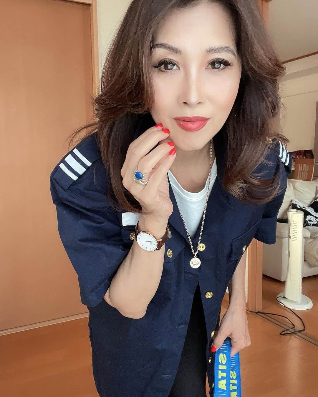 のインスタグラム：「❤️‍🔥 ❤️‍🔥 ❤️‍🔥 なにかが足りない  な、な、なにかよ  パッション  昨日は古着で テンション爆上がりしたのに 今日はすでに 平常心  あー 毎日刺激が欲しい  毎日なにかに 夢中でいたい  あー 射手座♐️🥲  知らんけど😑  #筋トレ #筋トレ女子 #筋トレダイエット #筋トレ女子と繋がりたい #筋トレで減量 #くびれ#美ボディ #アラフィフ#なおこ語録#アラフィフコーデ#筋トレ日記 #筋トレ生活 #ボディメイク #50代の筋トレ #熊本 #アンチエイジング#kumamoto #Trainingmotivation #Bodybuilding#Muscletraining #fitnessmodel#training #workoutvideo #gymgirl#Housemusiclove」
