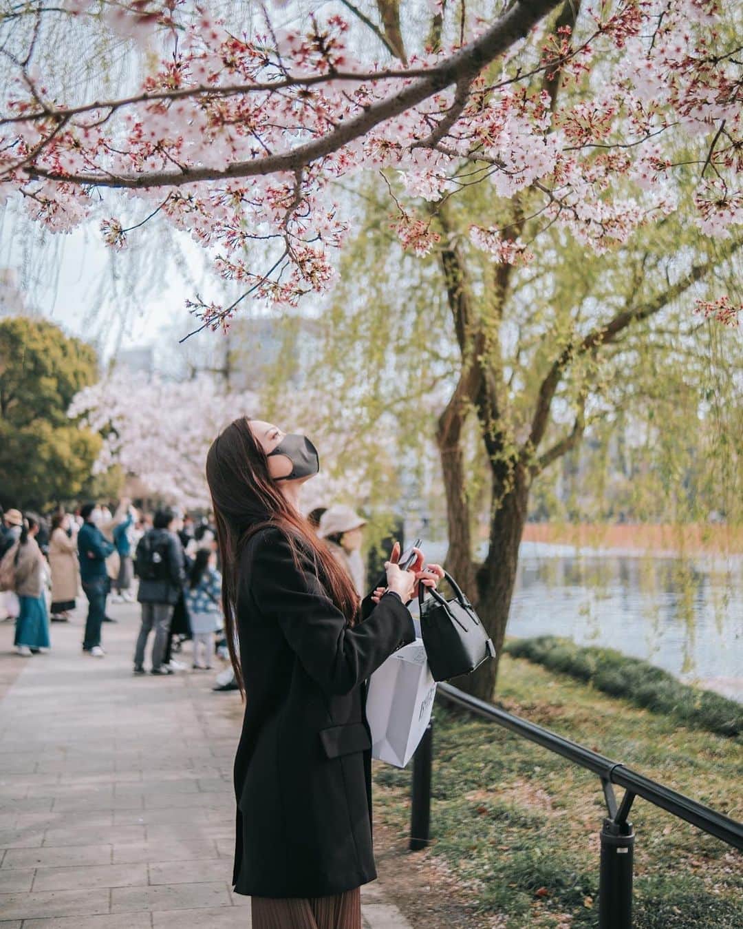 留奥麻依子さんのインスタグラム写真 - (留奥麻依子Instagram)「ぎりぎり滑り込んで見れた桜🌸 近年は満開の時期に見に行けてないけど、今年もやっぱり綺麗でした😌 #桜  #벚꽃」4月11日 19時46分 - _emu0205_