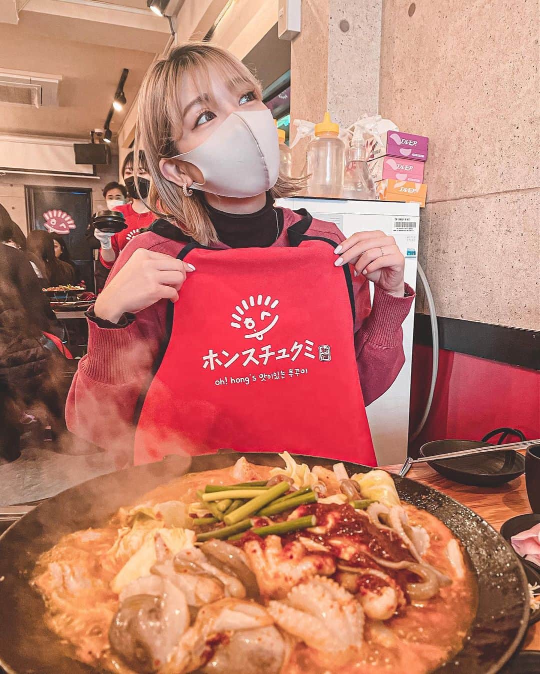 DJ CHI☆MEROのインスタグラム：「🐙 . . イイダコ専門店 #ホンスチュクミ 新宿本店 . オープンから8組待ってたし 更にチュクミは20分目の前で 煮立たせてやっと食べれるから 完全に待て状態🐶🐶 . 予約出来ないしすぐ入れたの奇跡🥹💞 2件目は#テジョンデ で🦪🦀食らったしんよ。 . . #新大久保 #🇰🇷 #韓国料理 #food」