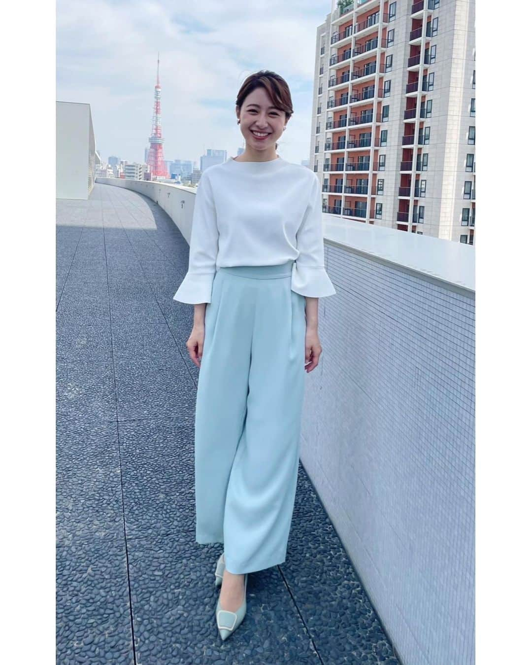 林美沙希さんのインスタグラム写真 - (林美沙希Instagram)「. 暑いくらいの一日でしたね！ 会社に着くと汗ばんでいたので、 ヘアメイクさんが ドライヤーの冷風を当ててくれました😂✨ 体調崩さないように気をつけましょう〜！  #annニュース #ワイドスクランブル #林美沙希 #衣装 #outfit」4月11日 21時40分 - misaki0hayashi