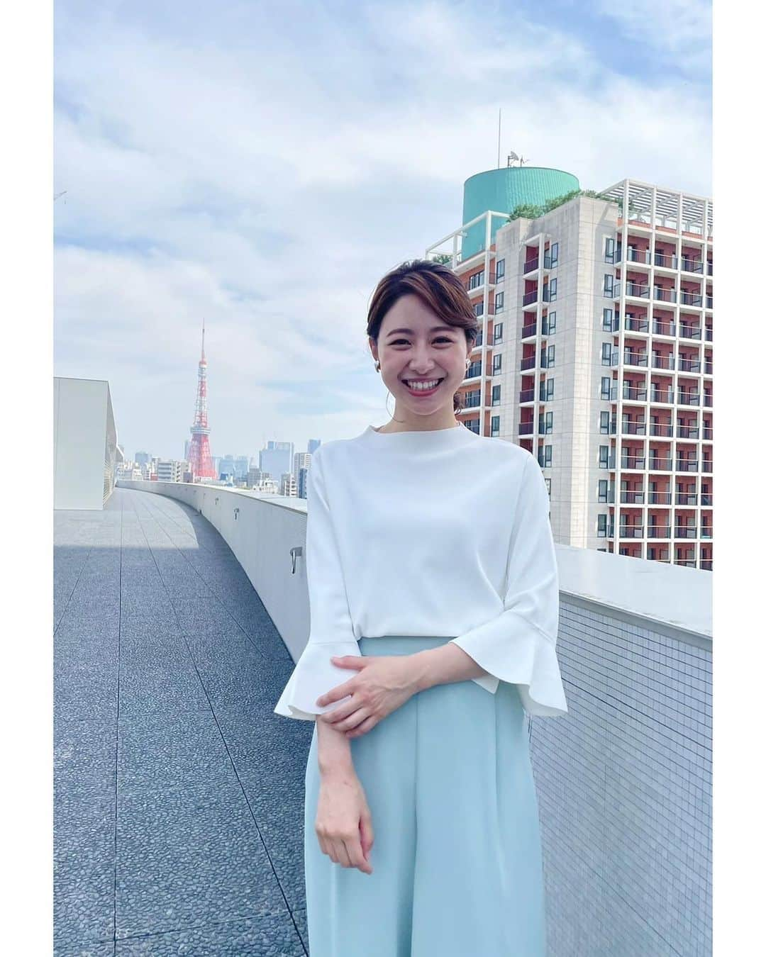 林美沙希さんのインスタグラム写真 - (林美沙希Instagram)「. 暑いくらいの一日でしたね！ 会社に着くと汗ばんでいたので、 ヘアメイクさんが ドライヤーの冷風を当ててくれました😂✨ 体調崩さないように気をつけましょう〜！  #annニュース #ワイドスクランブル #林美沙希 #衣装 #outfit」4月11日 21時40分 - misaki0hayashi