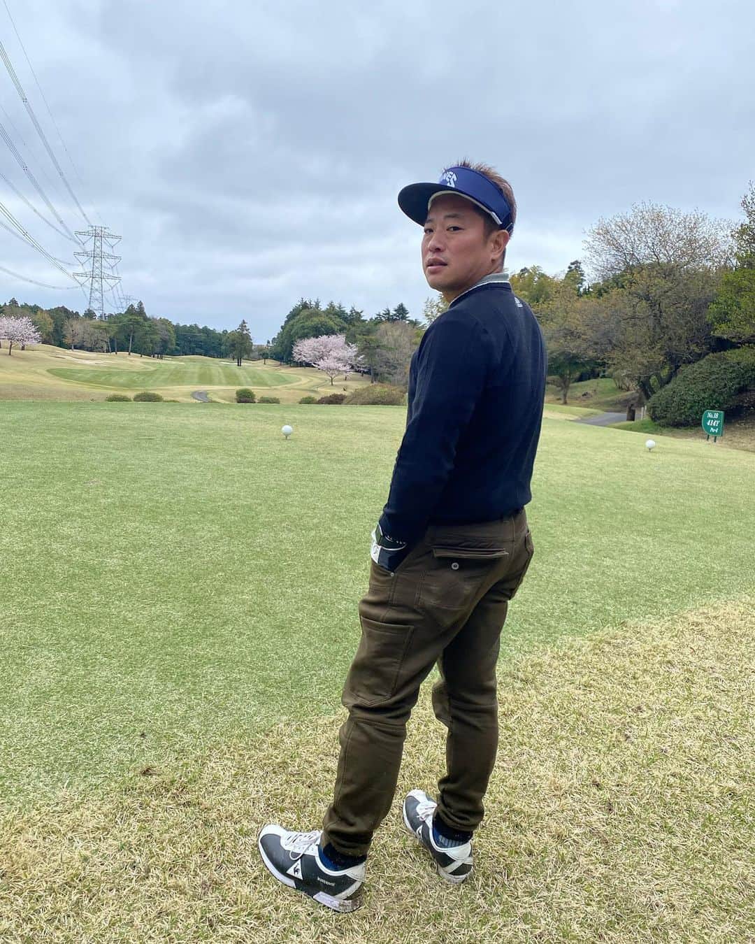 栗原友さんのインスタグラム写真 - (栗原友Instagram)「いつかのゴルフ。弟とラウンドでした。わたしはプレイ中もご飯のことばかり考えていた…」4月11日 21時48分 - kuri__tomo