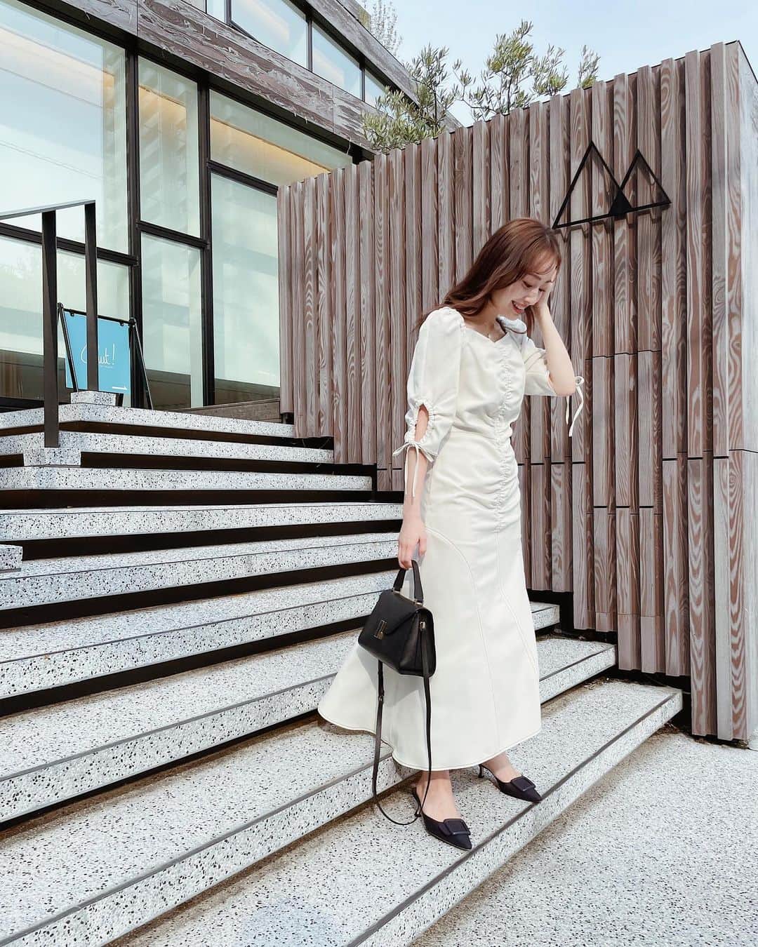 小祝麻里亜のインスタグラム：「🤍🤍🤍🤍🤍  最近暖かくて嬉しい☺️🌷 今日もお疲れ様でした🙏  one-piece @lagunamoon_com  ． ．＿＿＿＿＿＿＿＿ #얼스타그램 #데일리 #데일리룩 #오오티디 #158cmコーデ」