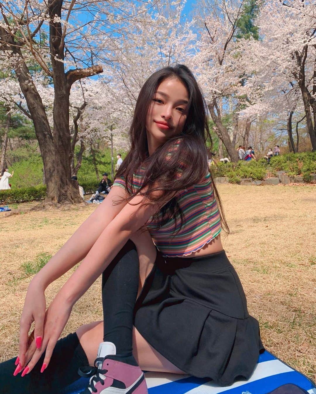 カン・ギョンミンさんのインスタグラム写真 - (カン・ギョンミンInstagram)「원래 벚꽃 필 때 이렇게 더웠어..?🌸」4月11日 23時10分 - kkmmmkk