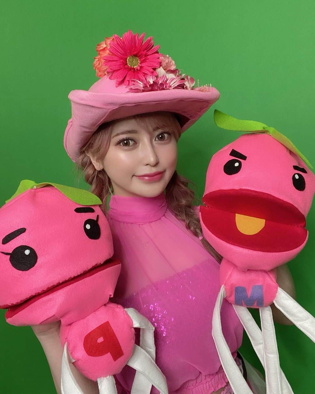 まりなちゃんのインスタグラム：「今更ですが桃色片想いの時の写真です。  たくさんみて https://youtu.be/ujB1Worh-nA」