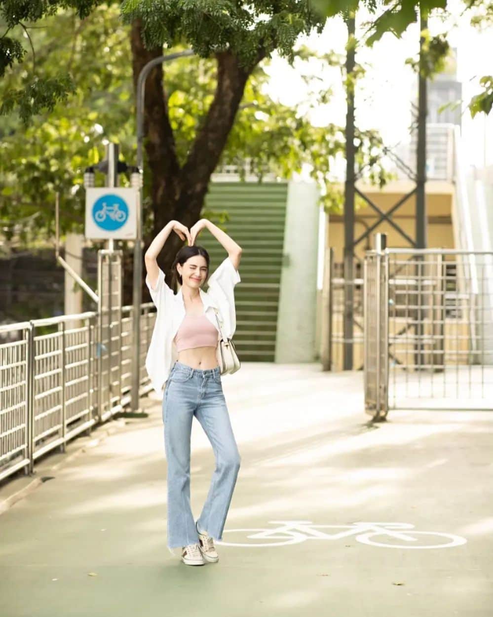 マイ・ダーウィカーのインスタグラム：「Thank you for all your love my 16 followers 🥰 รักดาวิน้อยๆแต่ขอนานๆนะคะ😚🤟🏻」
