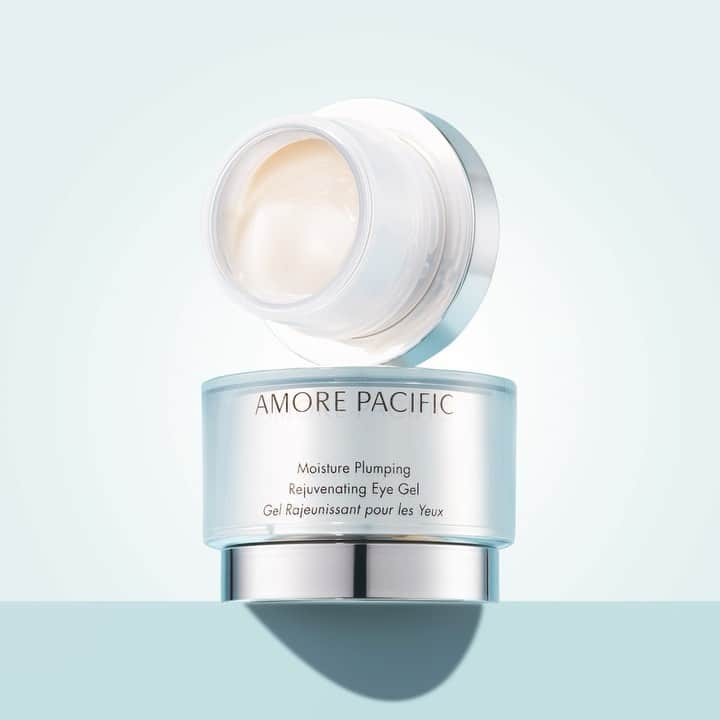 アモーレパシフィック USのインスタグラム：「Say goodbye to tired-looking eyes with our NEW Moisture Plumping Rejuvenating Eye Gel. This lightweight formula with hydrating Bamboo Nectar and revitalizing caffeine melts into skin for visibly youthful eyes. 💙💧」