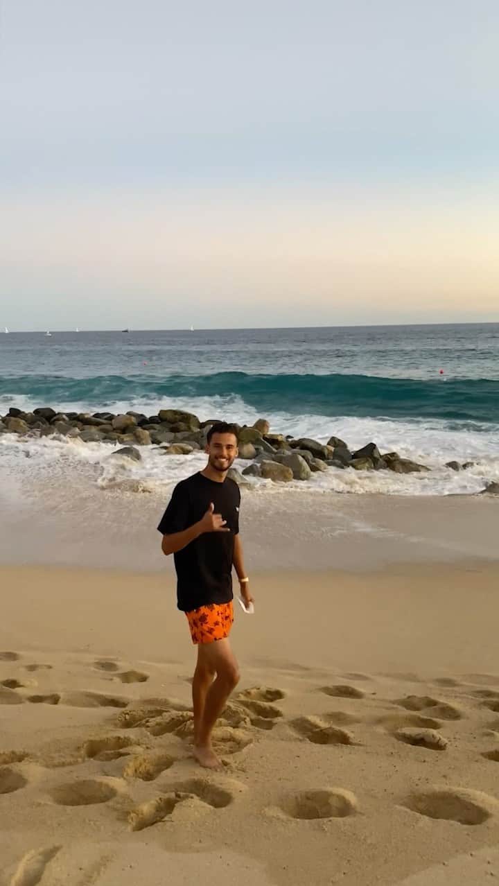 ディエゴ・レジェスのインスタグラム：「Lo mejor que puede hacer una persona es cuidar su salud, sobre todo quienes controlan alguna enfermedad como el asma.   Visiten la campaña de “Cada Respiro Cuenta” de AstraZeneca en Facebook o la página www.asma.com.mx . Ahí encontrarán más información sobre esta enfermedad. ¡Recuerda que Cada Respiro Cuenta!」