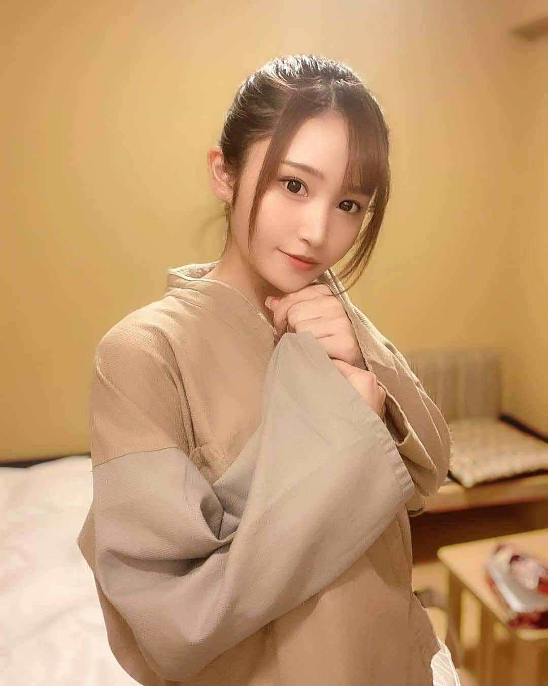 のインスタグラム：「🐶🍯 . リフレッシュしてきた♨️🐒♡ . 配信で陶芸家って言われた館内着🤣 . タグ見たらピーチジョンやった😂 . . #イチナナライバー#イチナナ#ライバー#ライブ配信#配信者#tiktok#癒し系女子#ビジョビ#ビジョビジョ#ぷーちゃん#撮影モデル#サロンモデル#モデル#大阪サロンモデル#関西モデル#関西サロモ#関西サロンモデル募集」