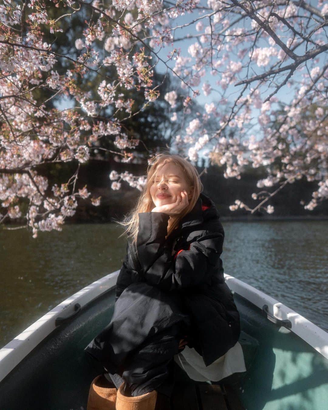 山口功貴さんのインスタグラム写真 - (山口功貴Instagram)「Rowing down the river to catch some cherry blossoms 🛶🌸 w/ @ninjacatgirl」4月12日 19時27分 - kohki