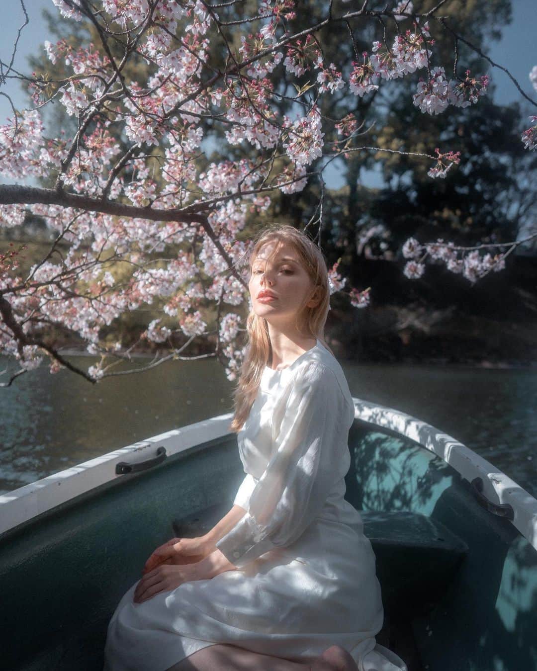 山口功貴さんのインスタグラム写真 - (山口功貴Instagram)「Rowing down the river to catch some cherry blossoms 🛶🌸 w/ @ninjacatgirl」4月12日 19時27分 - kohki