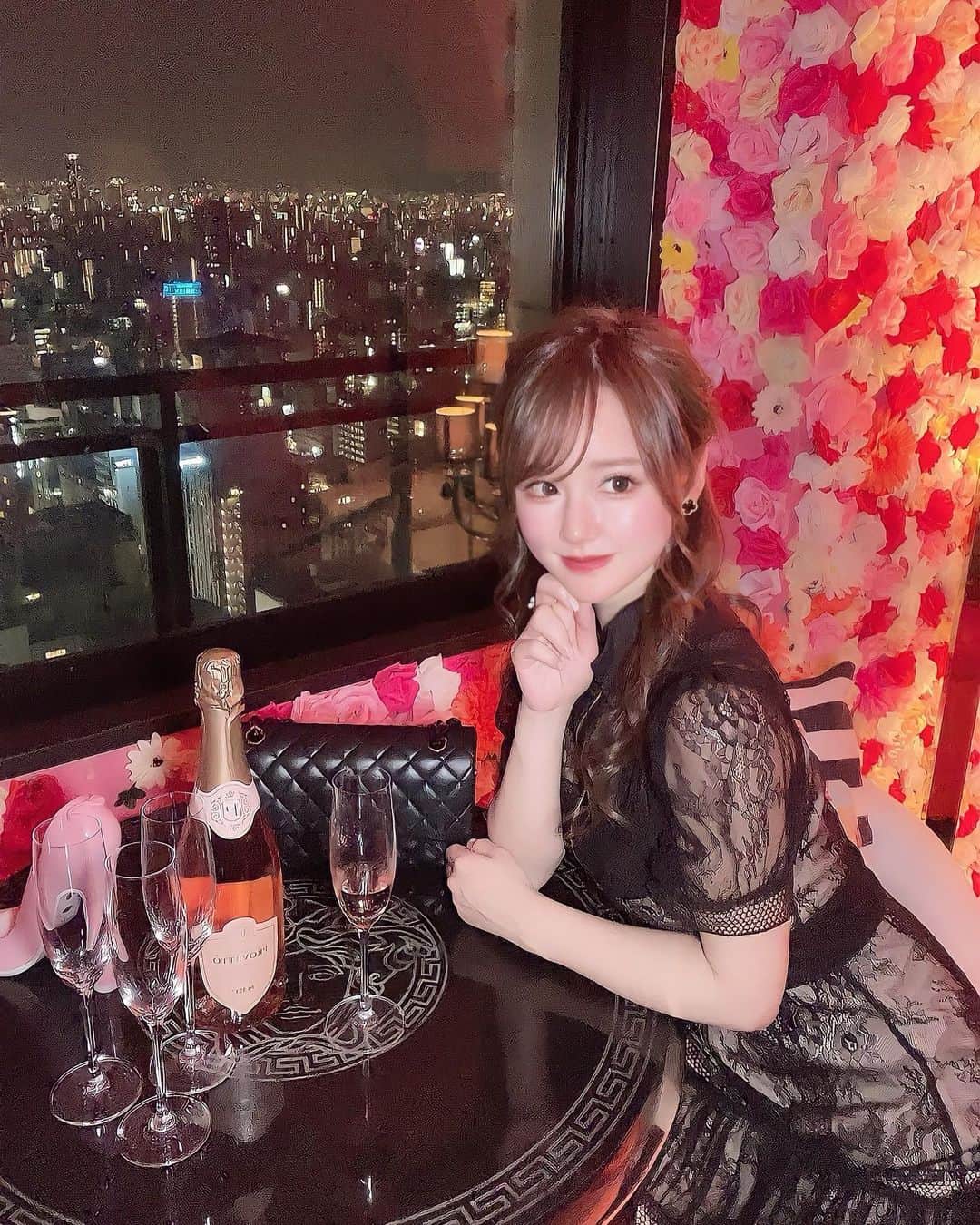 のインスタグラム：「.  ⁡女子会したよ〜❤︎ みんなとの写真もまたあげます🥂  タワーマンションの一角にある ダイニングbar🥂 お気に入りで常連です笑💞  #本日のコーデ#outfit #ポートレート#撮影 #お洒落さんと繋がりたい #撮影モデル#関西被写体#インフルエンサー #インフルエンサー募集#セルフィー #ビジネス#副業#事業#美容 #ビジョビ#ビジョスタ#ZARAコーデ」
