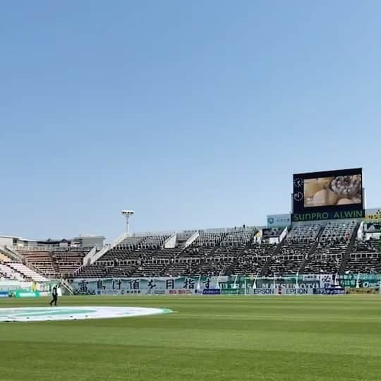 工藤壮人のインスタグラム：「vs 松本山雅FC ⠀ ⠀ 応援ありがとうございました。 ⠀ 勝ちにこだわっていけるよう、またチーム一丸となって頑張ります。 ⠀ ⠀ #J3リーグ #7年ぶりのアルウィン #やっぱりいいスタジアム #羅偉 @shimizu_rai  #初出場おめでとう🎉 #松本山雅FC #テゲバジャーロ宮崎」