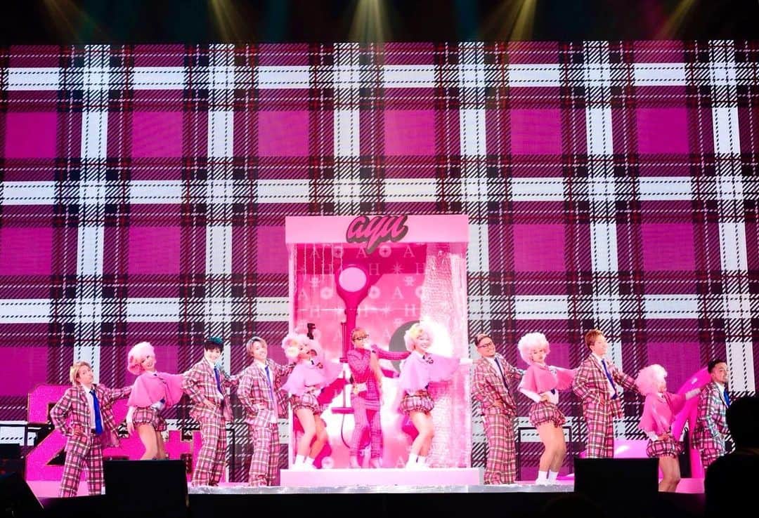 浜崎あゆみさんのインスタグラム写真 - (浜崎あゆみInstagram)「Pinkは地球を救う💖💖💖  #ayu24thぴあアリーナ  📸 @masayukikamo」4月12日 20時29分 - a.you