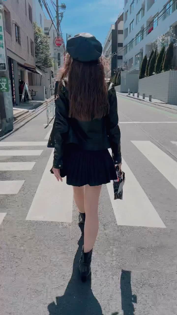 大迫麗香のインスタグラム：「歩いてみたシリーズ✨ お外でも常に歩き方意識✨ 足痩せは正しい歩き方から☺️  #ベストボディ #プライベートジム #美尻 #美ボディ #トレーニングウェア #美ボディコンテスト #ベストボディジャパン  #腹筋女子 #bikinifitness  #コンテスト  #美ボディ #恵比寿ジム #子連れok #産後トレーニング #ブーティビルダー #子連れフィットネス #食事管理  #ベストボディへの道 #ボディメイク女子 #プレ花嫁 #花嫁ダイエット #女性専用ジム」