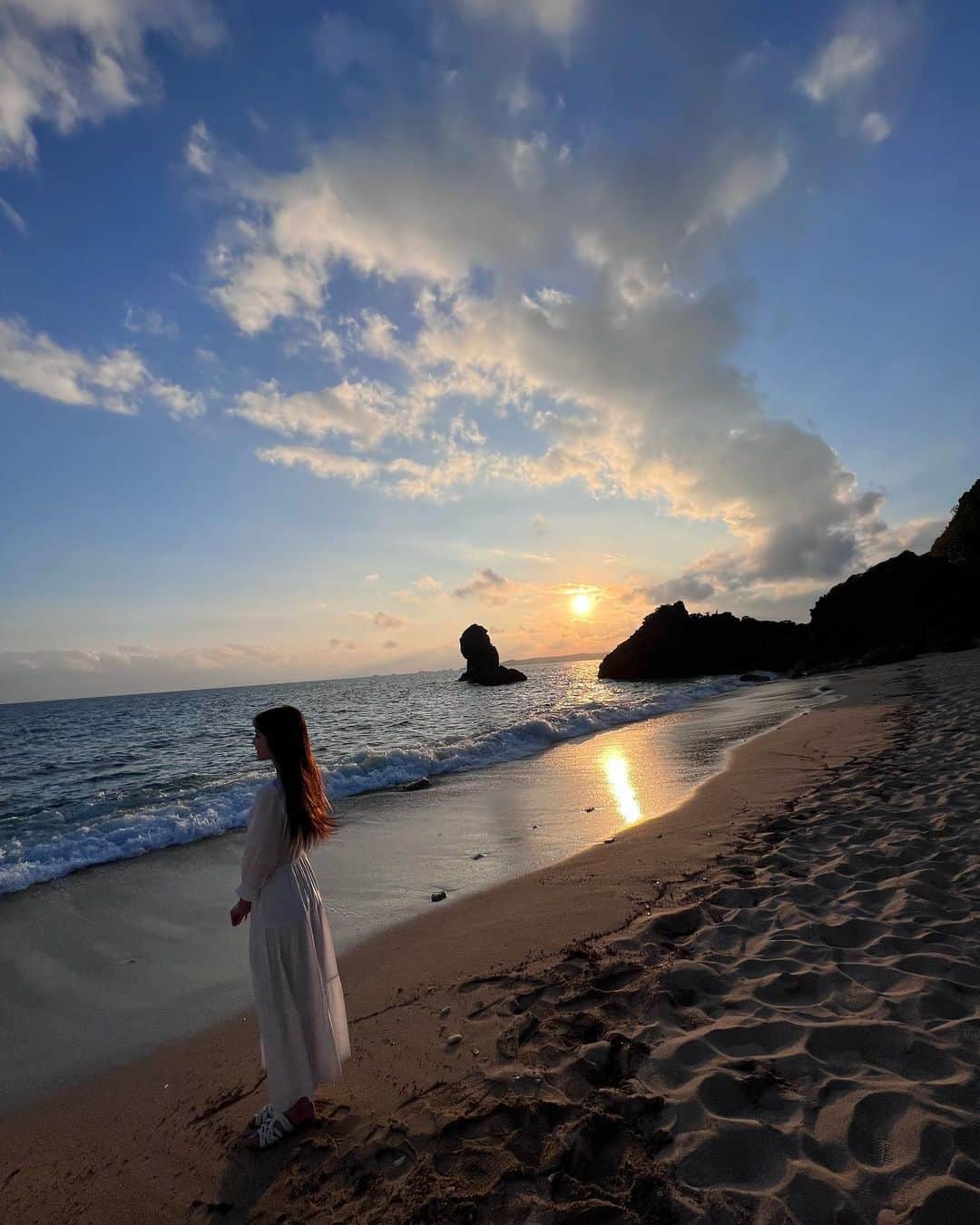 松田るかのインスタグラム：「🌅 . #沖縄 #浜比嘉島 #沖縄ビーチ」