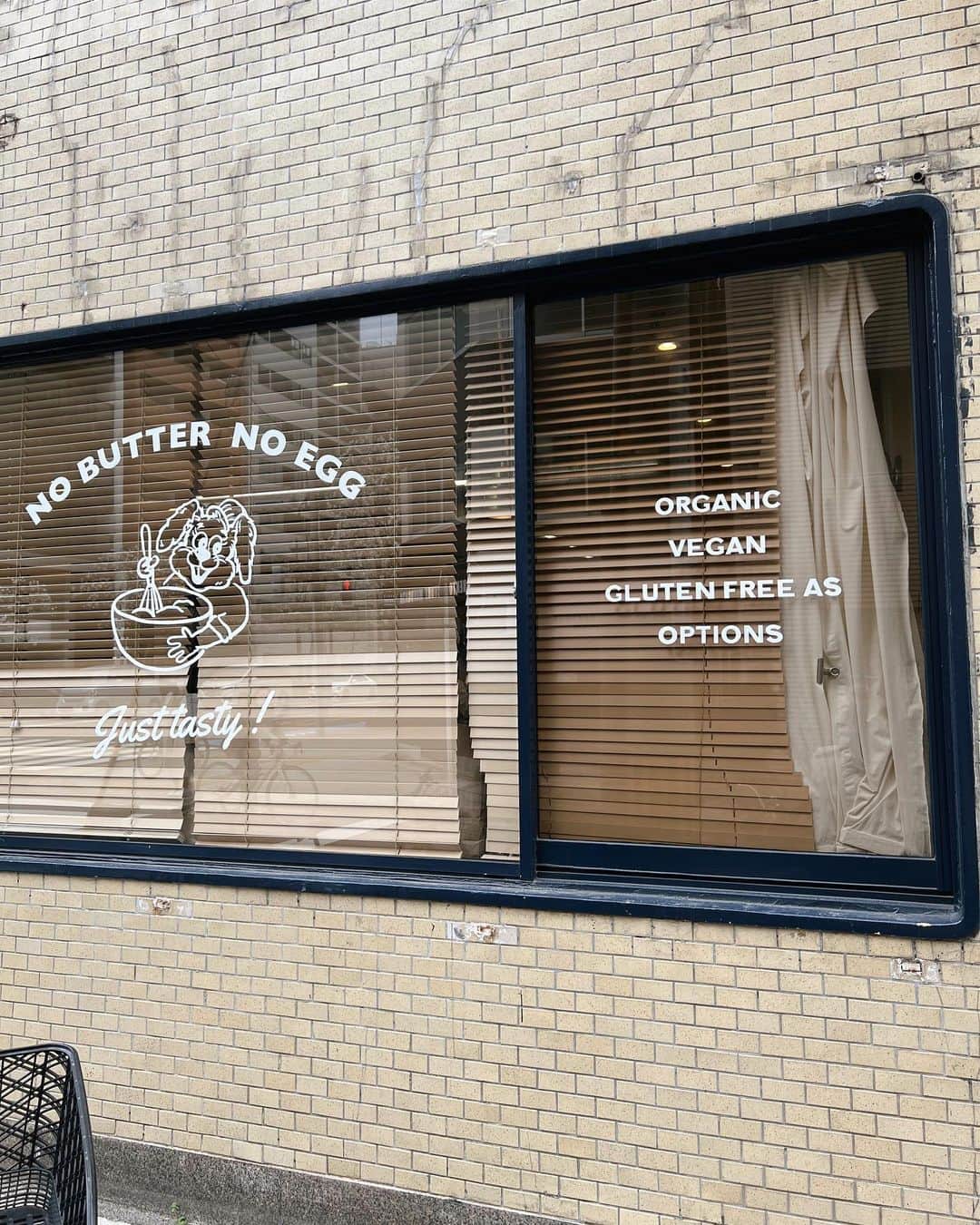 大屋夏南のインスタグラム：「Happy place 🧁🍪💖 行ってる場所とかレストランとかよく聞かれるのだけど、noteのWeekly Blogでちょこちょこ紹介してるよ🍪💖他にも最近考えてること、私服、食べ物なども😉  ここはヴィーガンスイーツ屋さん🌼グルテンフリーのものもある🥺卵アレルギーだとなかなか食べれるスイーツ少ないから嬉しい🦋」