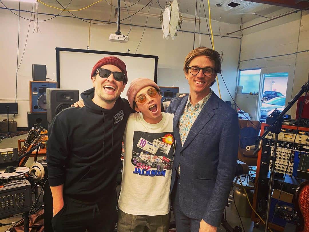 Taka さんのインスタグラム写真 - (Taka Instagram)「It was great session with @brendonurie  #panicatthedisco  みんなお楽しみに！😊」4月12日 12時26分 - 10969taka