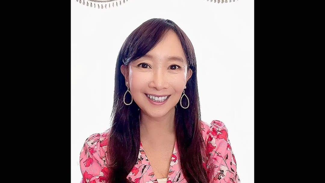 アグネス・チャンのインスタグラム：「Agnes thank fans for liking and voting her new Canton pop song 「櫻花說」becoming number  one on VIP music chart!」