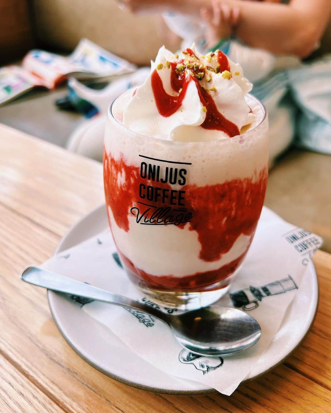 ONIJUS COFFEE VILLAGEのインスタグラム：「. 🍓🍓🍓 #onijus #onijuscoffeevillage」