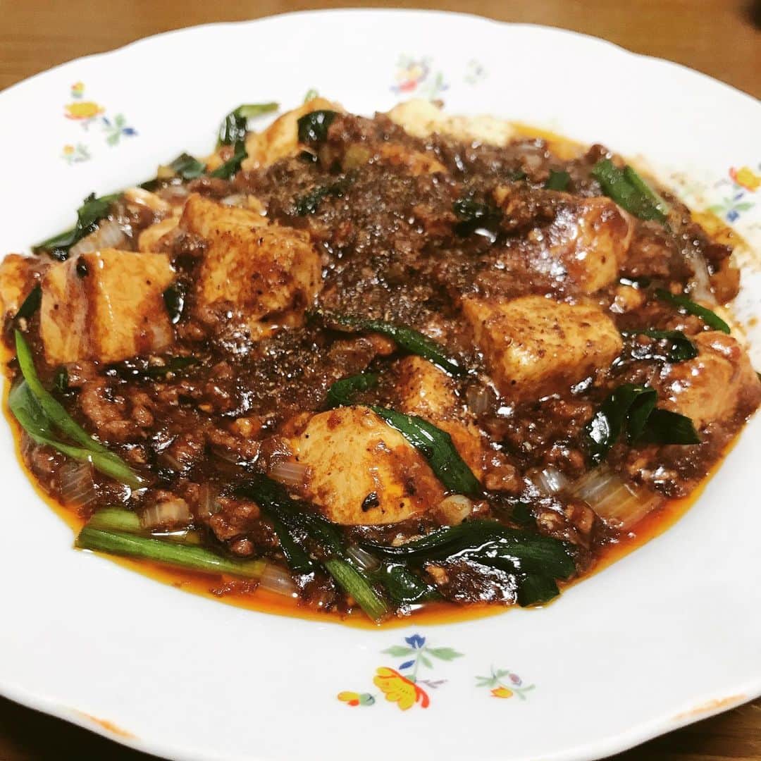 山本寛のインスタグラム：「麻婆豆腐。久しぶりに作った。 #麻婆豆腐#中華#料理＃男の料理」