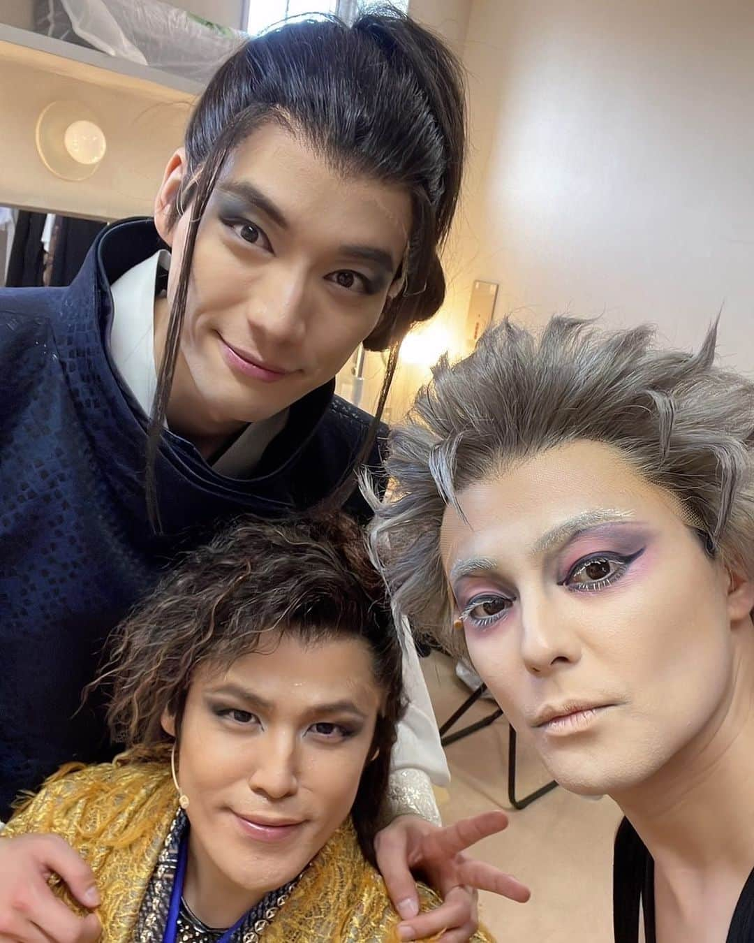 福士蒼汰さんのインスタグラム写真 - (福士蒼汰Instagram)「静岡公演 ありがとうございました🗻  富士の裾野で 富士の裾野でのお話 とても感慨深かったどえす  いい仲間たち🦂」4月12日 17時24分 - fukushi_sota_official