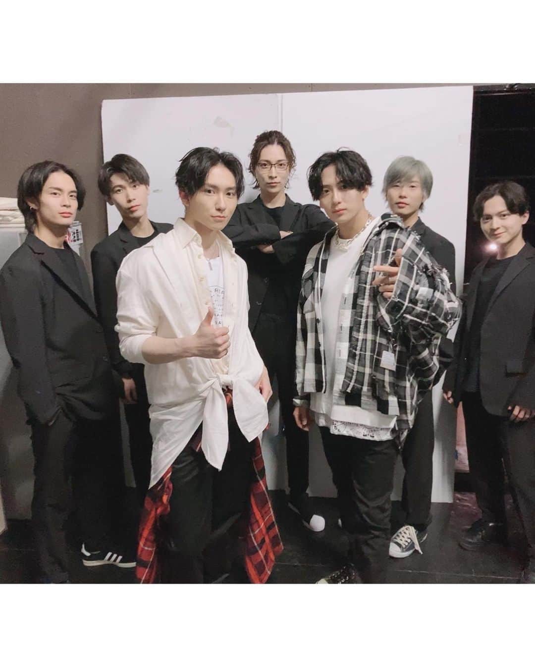 日向野祥さんのインスタグラム写真 - (日向野祥Instagram)「katahaBAR's LIVE in東京&大阪  全公演無事に終了!!! 企画から拳也にはおんぶに抱っこ 状態でしたが助けられました^ ^  ありがとう 肩幅は永遠  #肩幅 #相肩 #日向野祥 #中尾拳也 #LIVE #エンタメ #followｍe  #shoulder #bigsize  #ありがとう #役者に戻ります」4月12日 17時34分 - sho_higano