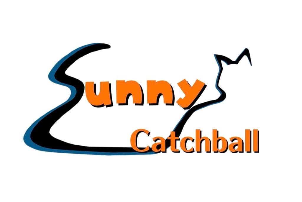 のインスタグラム：「.  Sunny Catchball 女子野球塾の キャップ ロゴが完成いたしました☀️  申込み締切日の4月24日までにお申込みいただきますと 6月のスタートから、 好きな背番号が入ったスクールTシャツ &  スクールキャップを着用できます🤩  お申込み、締切間近です❗️  ↓↓お申込み・詳細はコチラ↓↓ ameblo.jp/sunnycatchball/  #女子野球 #女子野球塾 #sunnycatchball #sunnycatchball女子野球塾 #加藤優 #秦野市 #拡散希望」