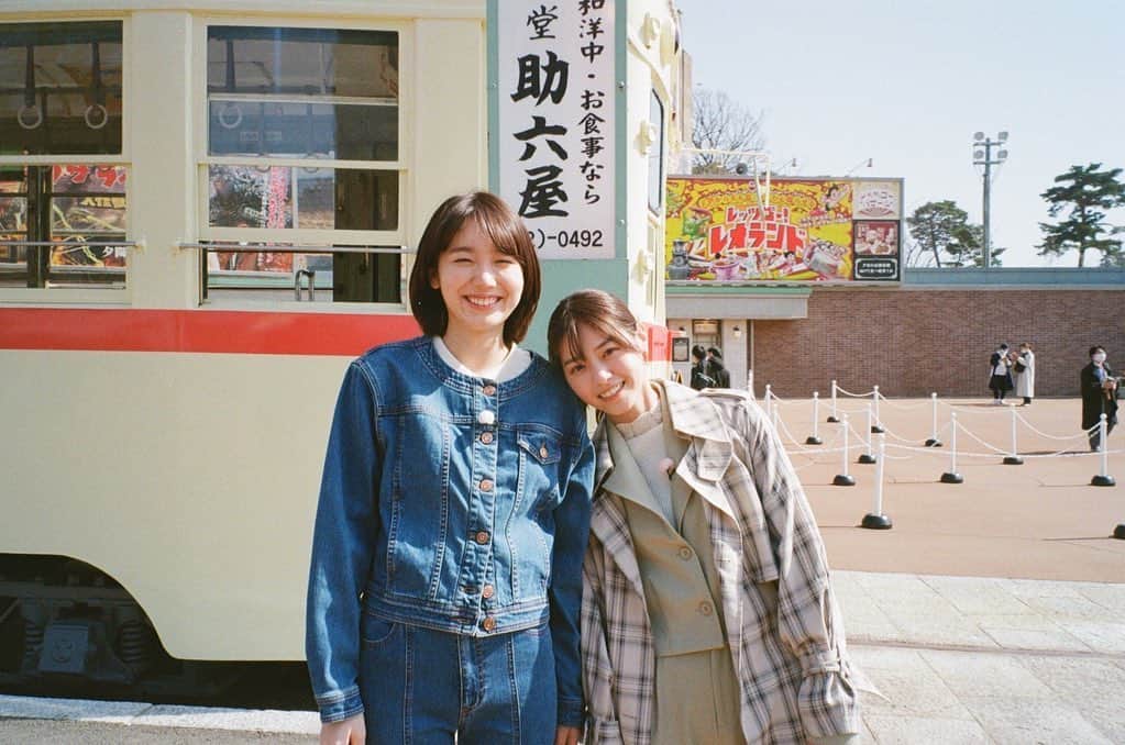 飯豊まりえのインスタグラム：「.  うれしいなっ(*´-`) みてねっ 　  @nishino.nanase.official 🌸 @koimaji_ktv  @hanadai_chidori   #恋なんて本気でやってどうするの」