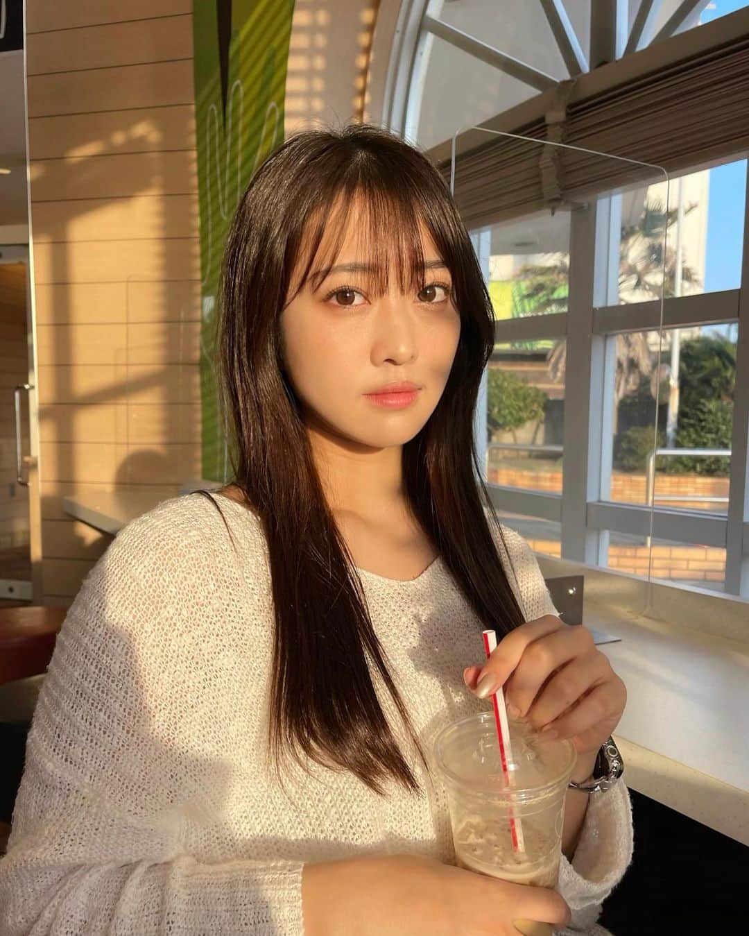 川畑綾理のインスタグラム：「メイク変えましたっ  .  コメント全部返すね  .  🫰🏻」