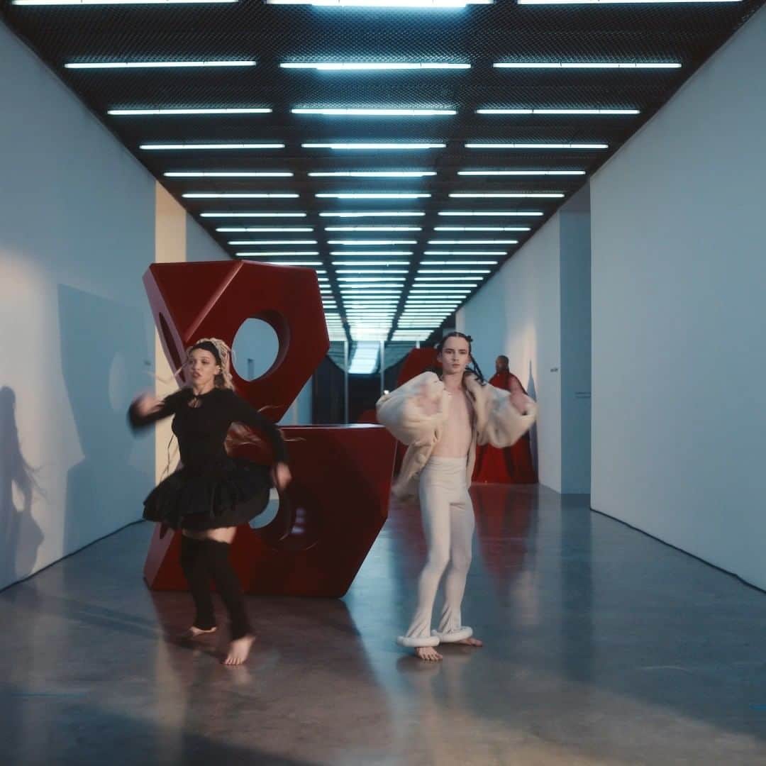 The Woolmark Company Japanのインスタグラム：「@fkatwigs x @noguchimuseum x インターナショナル・ウールマーク・プライズ2022のダイナミックなコラボレーションを４月１３日水曜日初公開します。お楽しみに。  出演：@Ahluwalia、@EGON_LAB、@JordanDalahStudio、@MMUSOMAXWELL、@the.PeterDo、@ruiofficial.me、@Saul.Nash  #IWP #WoolmarkPrize」