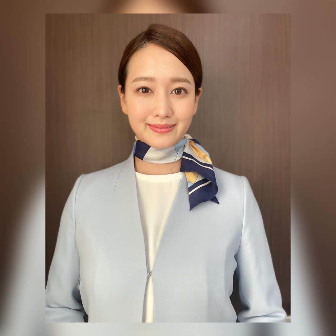 須貝茉彩のインスタグラム：「. 時差投稿になります。  HONDAさんのお仕事で 水色のスーツを着ました😌  新型ステップワゴンのVPです🚙💙  スカーフを巻く撮影は 私が身振り手振りをすると動くので 毎回スタイリストさんが 直しに来てくれるんです🥺🙏 感謝、感謝✨  #HONDA #ホンダ #新型　#ステップワゴン  #フリーアナウンサー #須貝茉彩」