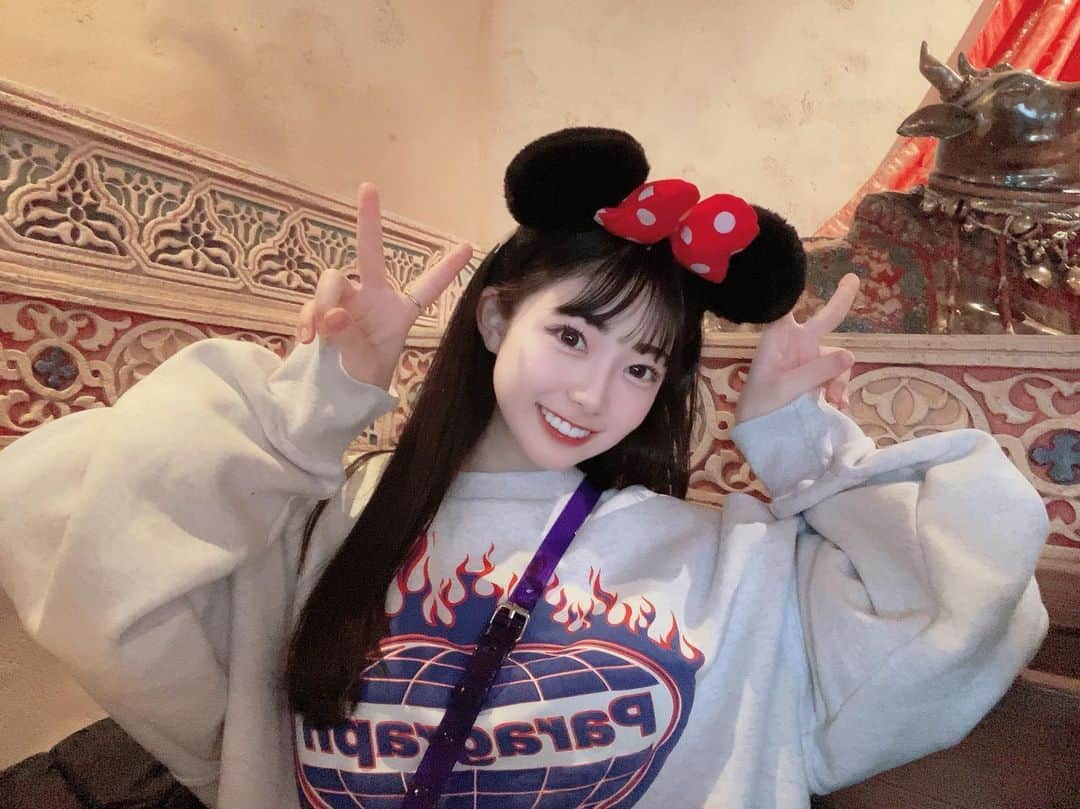  小浜桃奈さんのインスタグラム写真 - ( 小浜桃奈Instagram)「🐭 暖かくなってきたし雪雨ディズニー経験したから今度は晴天ディズニー行きたいです‼️‼️‼️」4月12日 21時18分 - momona_kohama