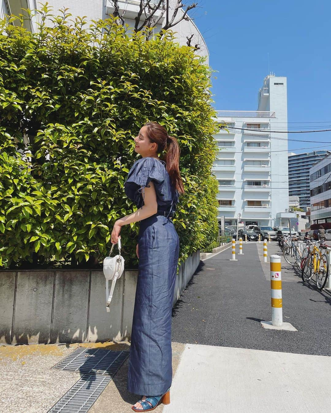 新木優子さんのインスタグラム写真 - (新木優子Instagram)「打ち合わせの日の私服👗 今日は夏のような暑さでしたね‼︎ 熱中症にはお気を付けくださいね。  setup : @snidel_official  belt : @togaarchives  shoes : @untishold  bag : @dior」4月12日 22時00分 - yuuuuukko_