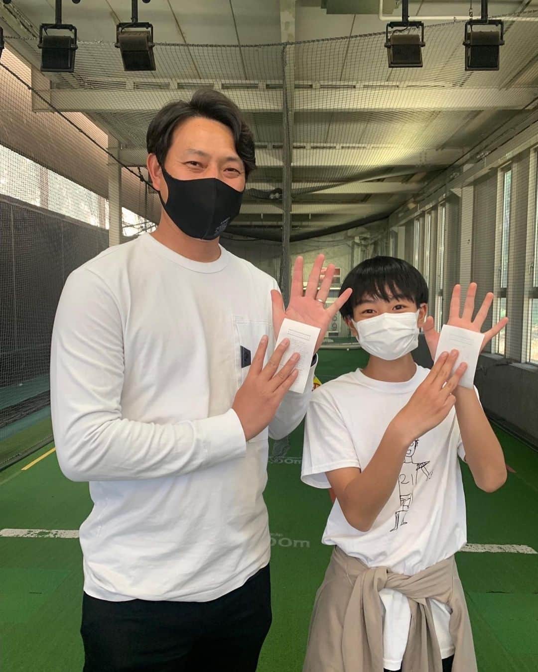 のインスタグラム：「41歳になりました^_^  今日は息子とストラックアウト対決して、息子は８枚、僕はパーフェクトで勝ちました^_^笑  家族にお祝いもしてもらい、友人ともこども達のための新しいプロジェクトの打ち合わせができて、良いスタートが切れました✨  41歳も良い年にしたいと思います^_^  Thanks for the birthday wishes!  #41」