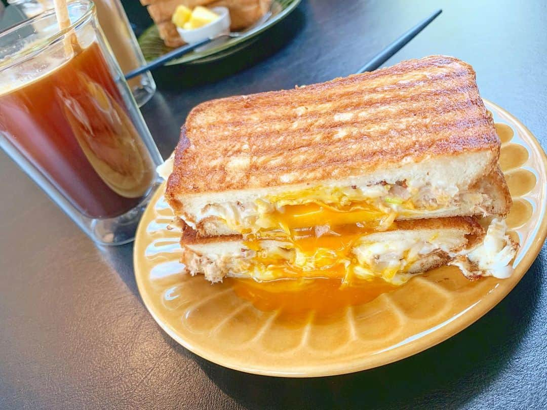 宮崎梨緒さんのインスタグラム写真 - (宮崎梨緒Instagram)「🥪🥪🥪 * コーヒーもサンドも全部美味しくて 大好きなお店です🫶 * #禁断果実 #中目黒カフェ」4月12日 23時17分 - miyazakirio