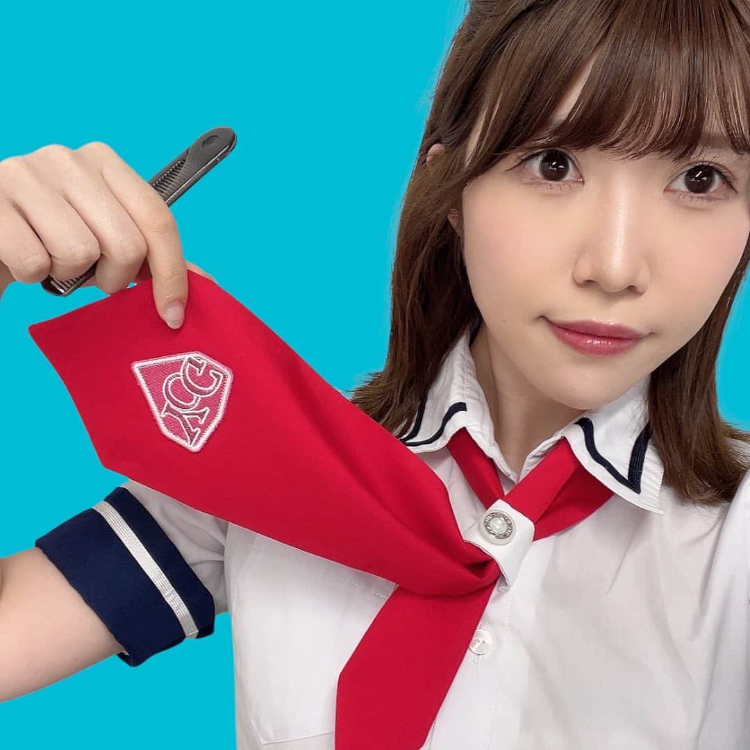 榎本ほのかのインスタグラム：「ネクタイが赤くなりました🌶」