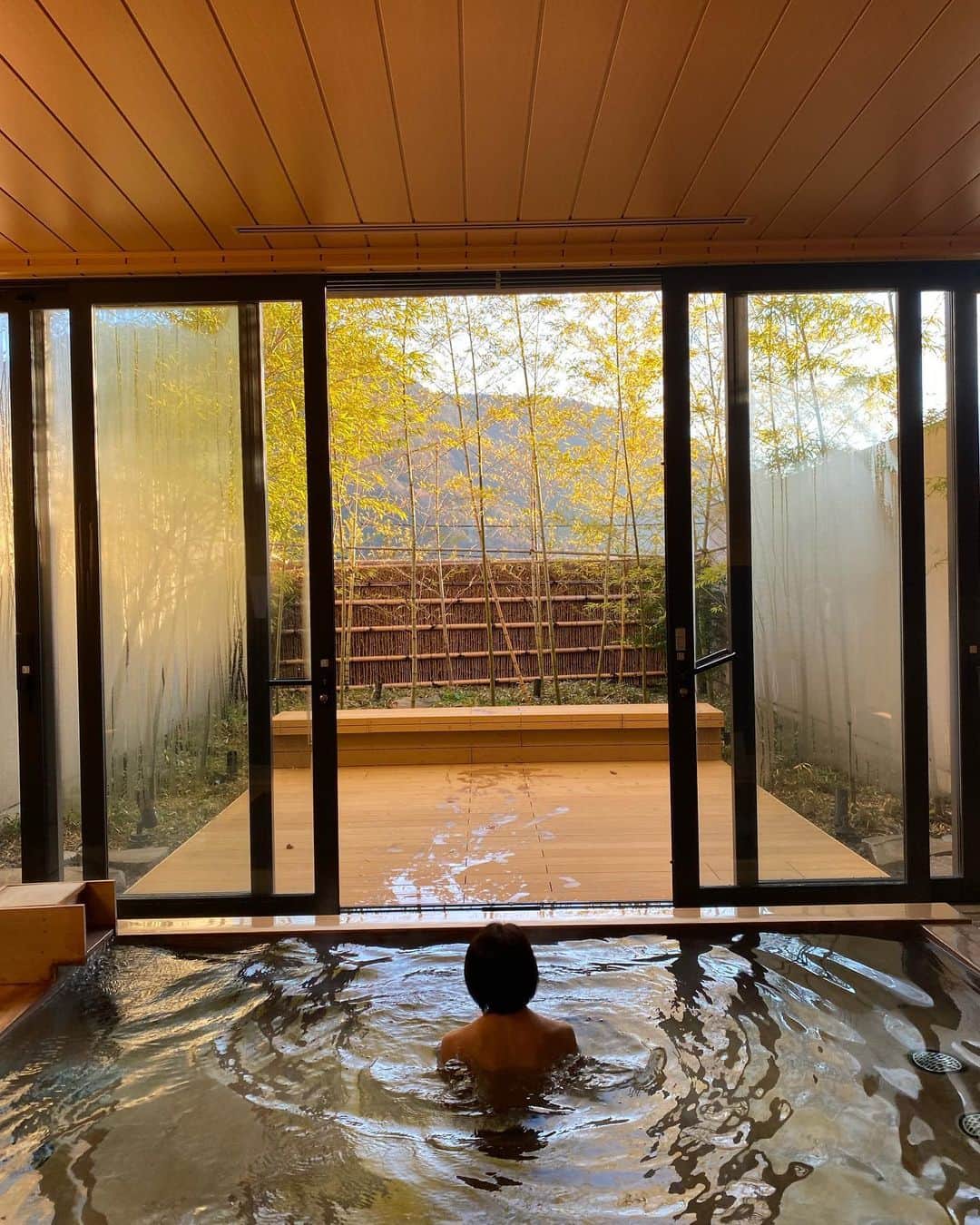 田辺かほさんのインスタグラム写真 - (田辺かほInstagram)「. . 温泉と自然なところに行きたい♨️🌿」4月13日 0時42分 - kaho__tanabe