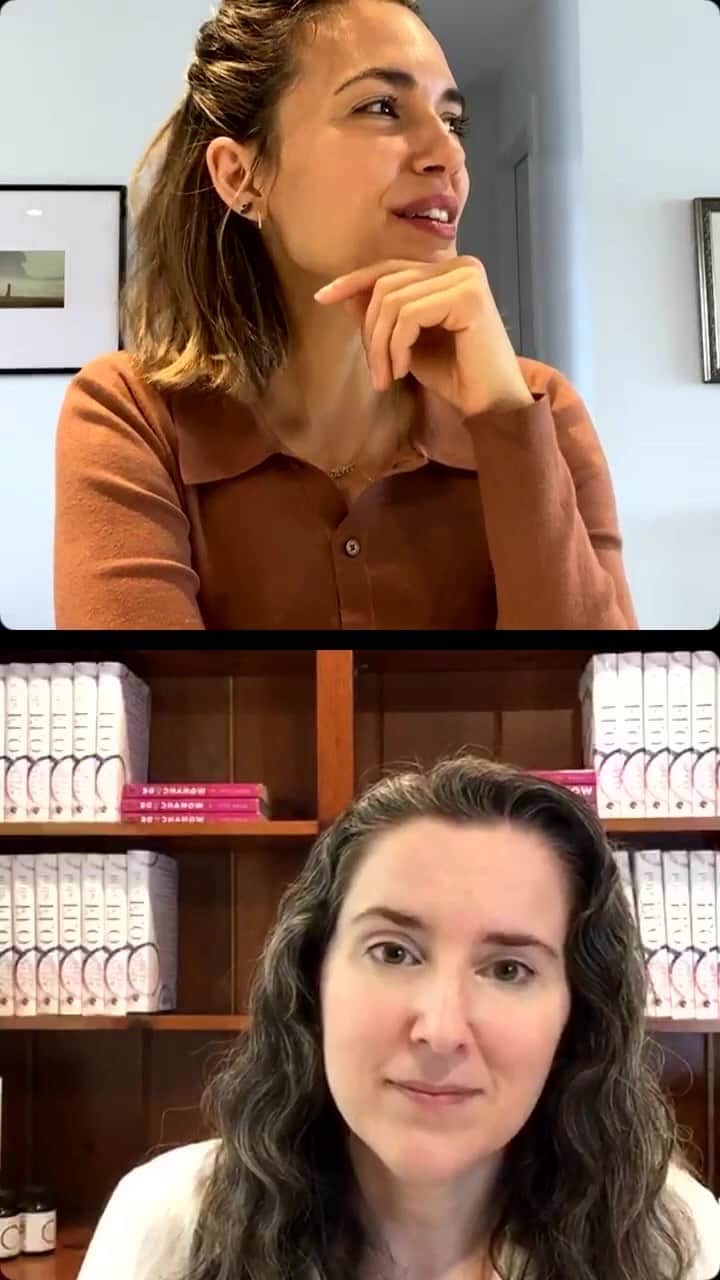 トーレイ・デヴィートのインスタグラム：「Had such a wonderful time getting to chat with @alisa.vitti about all things @floliving and how to honor our bodies and our cycles. Learning that we as women are not meant to suffer for our cycles has been a mind blowing revelation! Who knew?!  Can’t wait to start implementing all that Alisa teaches into my own life.  “Dont be a perfectionist, just make progress” … I will be taking that into my day today! Thank you, Alissa 🌹   (Fast forward the first 2-3 mins to get to the good stuff 😘)」