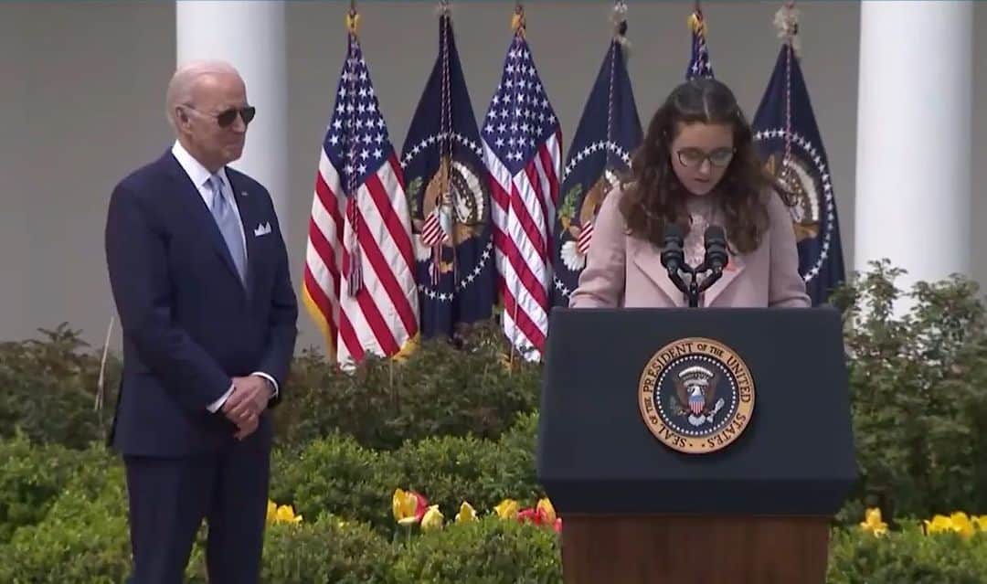 のインスタグラム：「Please listen to this incredible young woman, @mia_tretta . Thank you, Mia, for sharing your story and for your tireless advocacy for gun safety.  And thank you, @potus , for helping to prevent more needless deaths from unregulated ghost guns. ❤️」