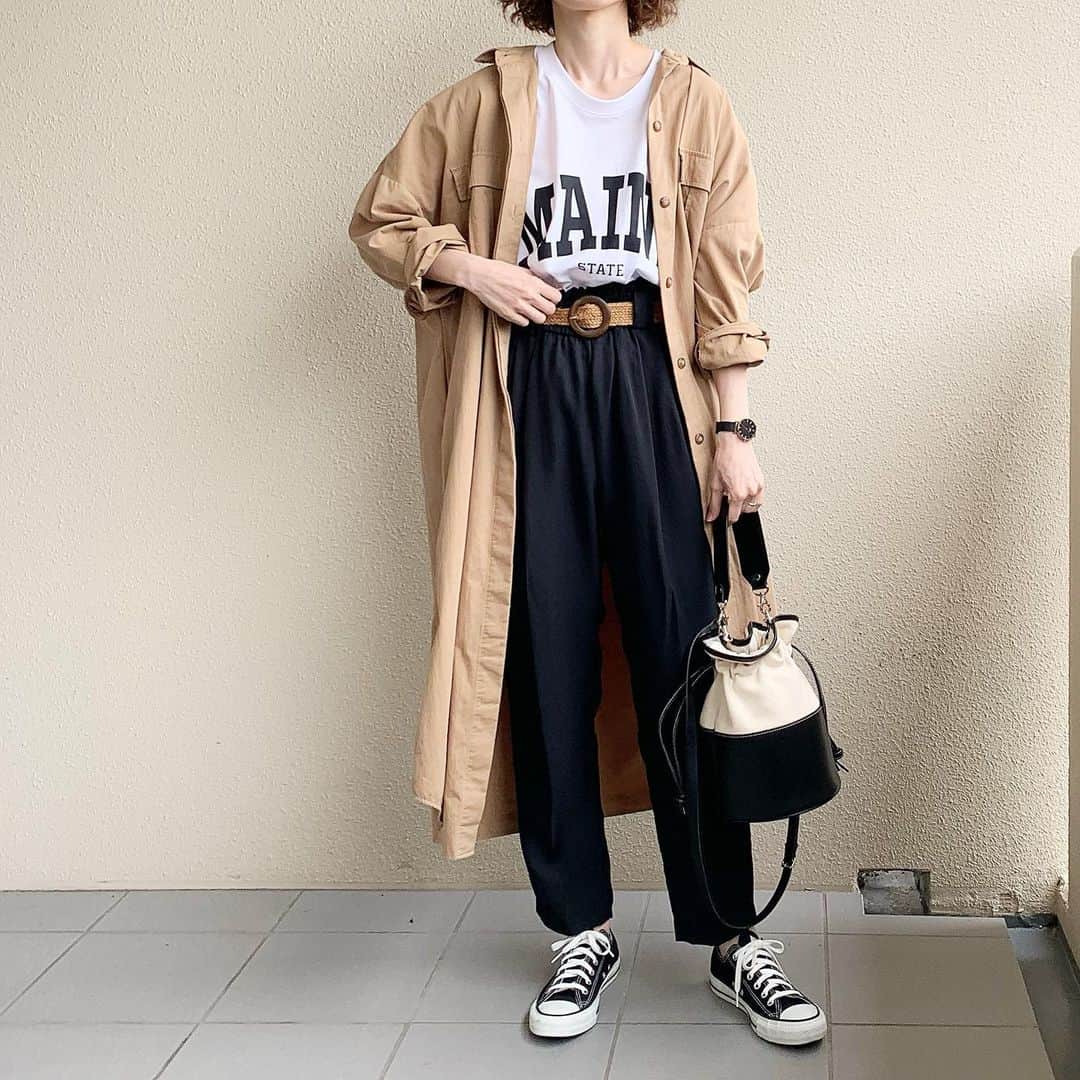 sayasu__のインスタグラム：「2022.4.13  早く給食始まらんかな〜😇😇  今日 朝目が覚めたら なぜか携帯の充電が切れてて😨 え… って事は アラーム鳴らんやん！ ってなって ダッシュでリビングの時計確認しに行った😂 いつも6時15分に起きてて 今日起きたの6時40分⏰ 間に合ったけど 朝からせかせかして疲れた🙄  #handm#エイチアンドエム #zara#ザラ#converse#コンバース」